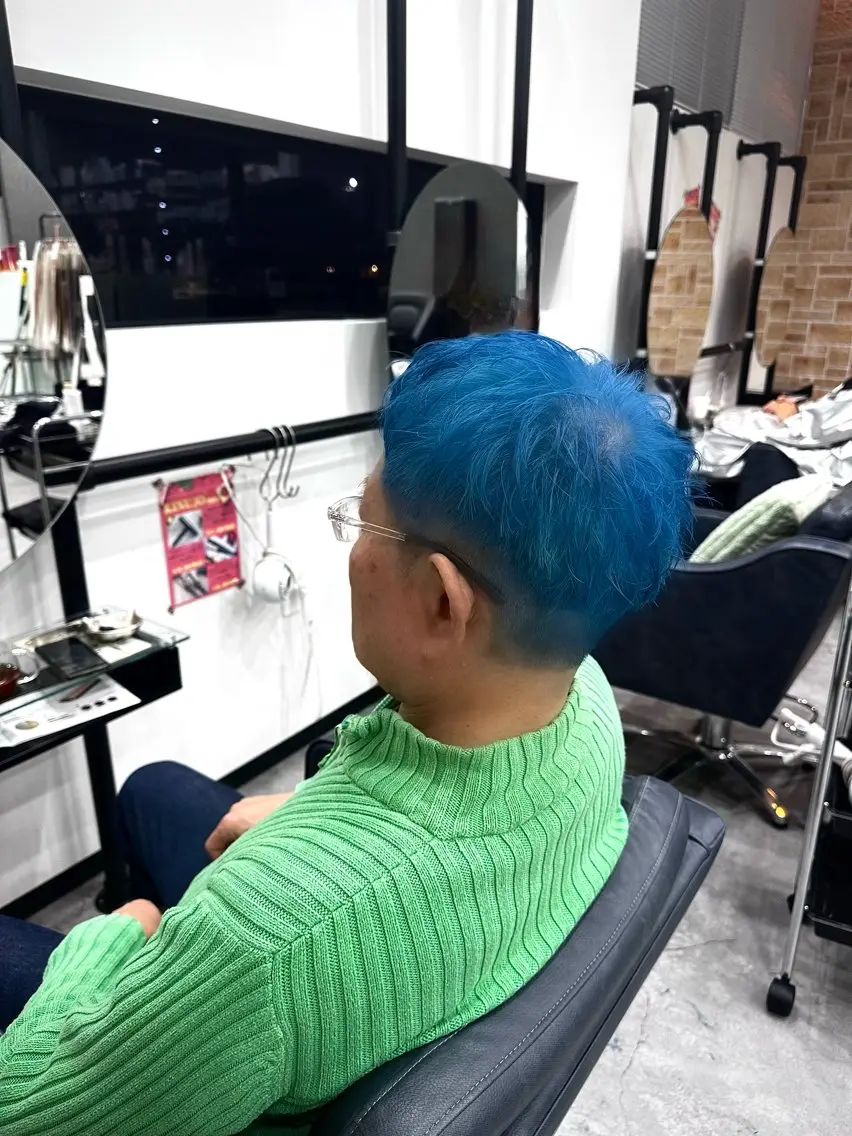 カラー メンズ メンズブリーチ アクアカラー ブリーチ ブルーカラー ヘアカラー 透明感カラー/ メンズパーマ/竜希のヘアスタイル