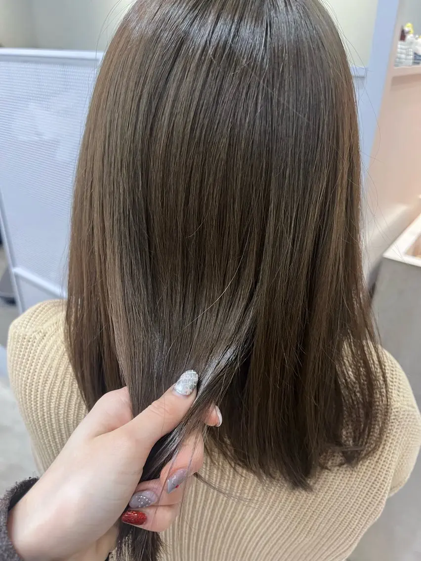 ミディアム カラー ベージュカラー オリーブベージュ -みつま はるな-のヘアスタイル