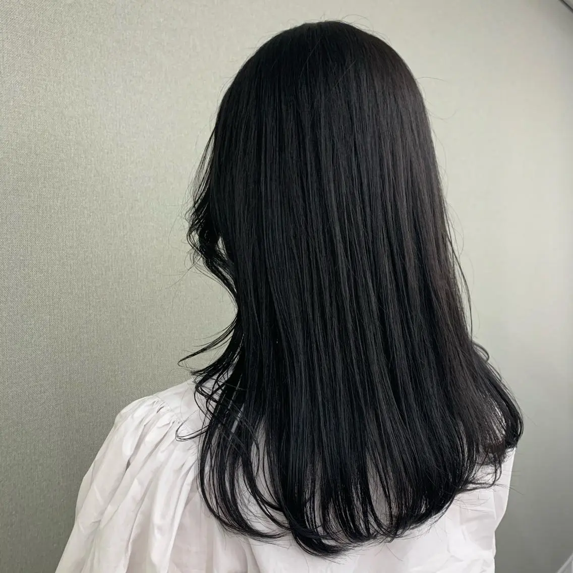 ロング カラー 黒髪 ブリーチ ブルーカラー ブルーブラック ブリーチなしカラー 縮毛矯正 韓国🤍ワンホンヘア みかん🇨🇳のヘアスタイル