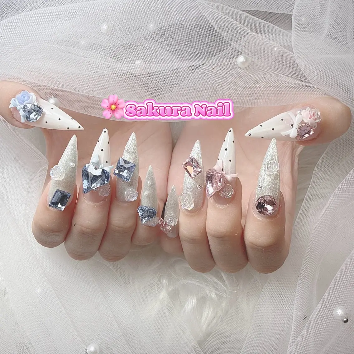 ネイル アートネイル オーロラネイル ボルドー チークネイル フレンチネイル ハンドネイル Sakura Nail Salonのネイルデザイン