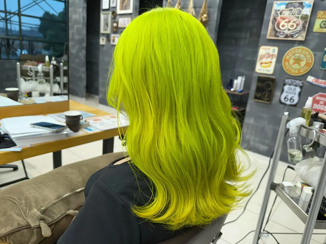 セミロング カラー ヘアカラー 🩵さき🤍 可愛いを叶える美容師のヘアスタイル