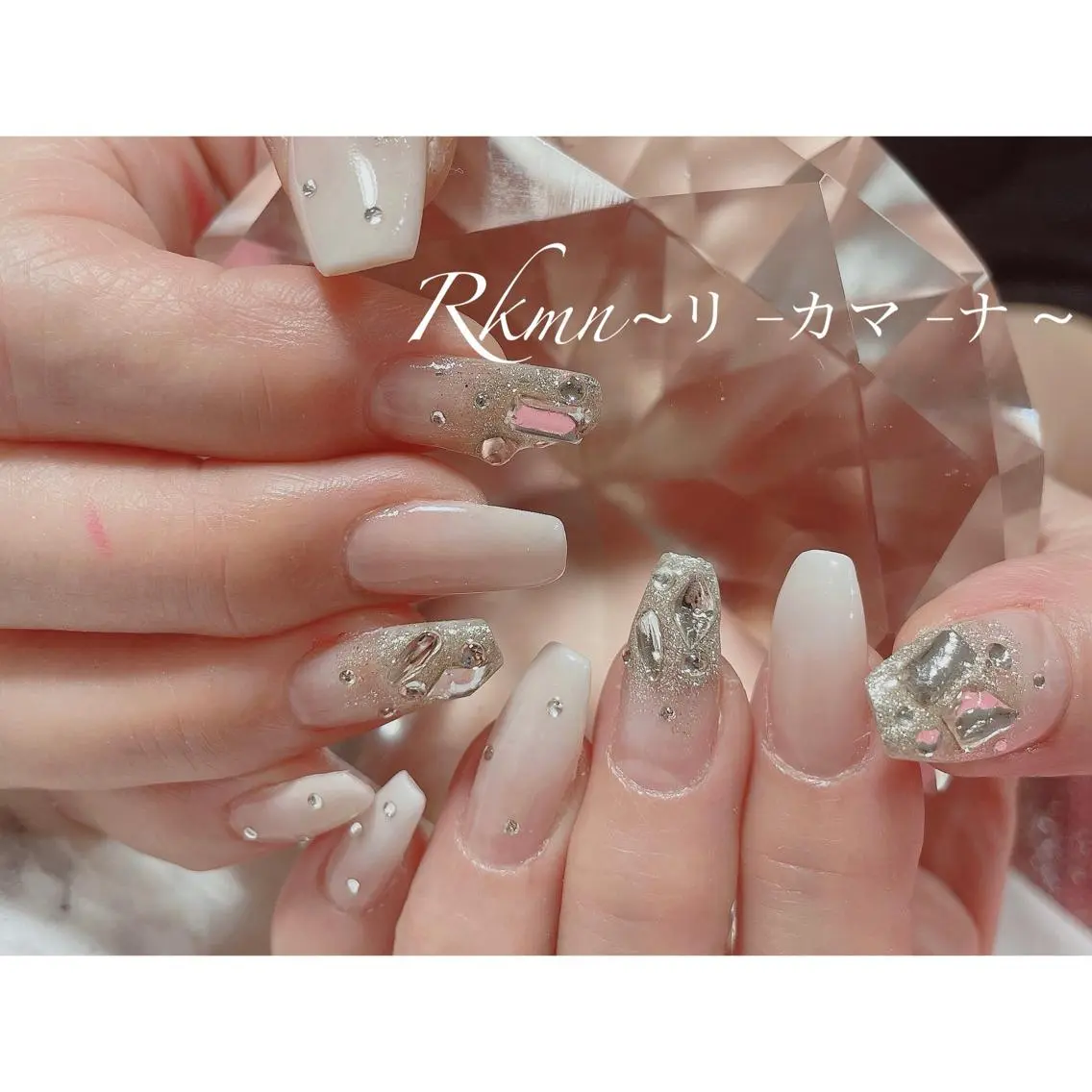 ネイル アートネイル グラデーション キラキラネイル 春ネイル ホワイト ハンドネイル フットネイル ハンドケア Rkmn ~リ-カマ-ナ~のネイルデザイン