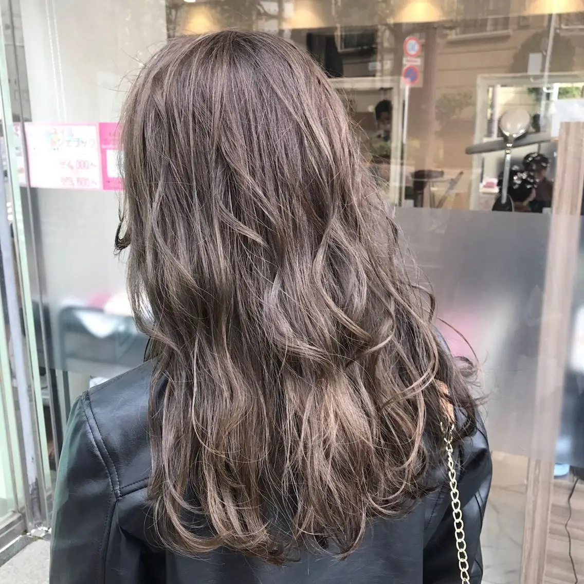 ロング カラー ヘアアレンジ グレージュ ハイトーンカラー ハイトーングレージュ 白髪ぼかしハイライト 茗荷谷駅徒歩2分のヘアスタイル
