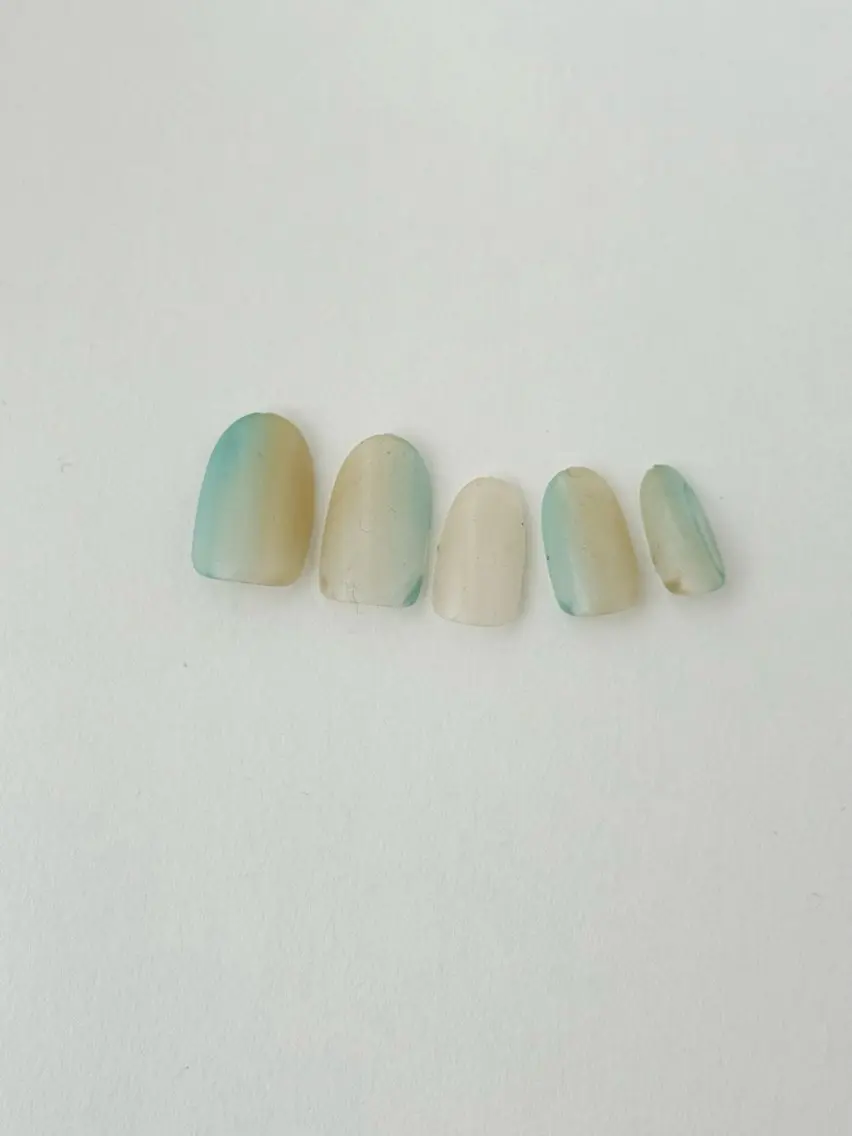 ネイル グラデーション 水色 ハンドネイル charm.nail 🌼kanaのネイルデザイン