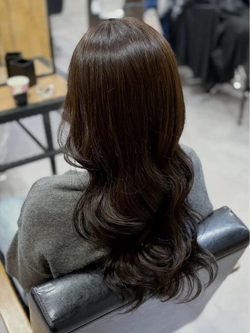 ロング カラー グレージュ くびれヘア レイヤーカット ヘアカラー トリートメント 川口 夏歩のヘアスタイル