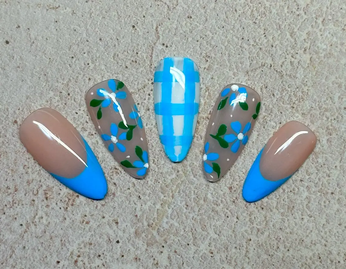 ネイル オーロラネイル マグネットネイル ニュアンスネイル ワンカラーネイル 夏ネイル Mai’s nailのネイルデザイン