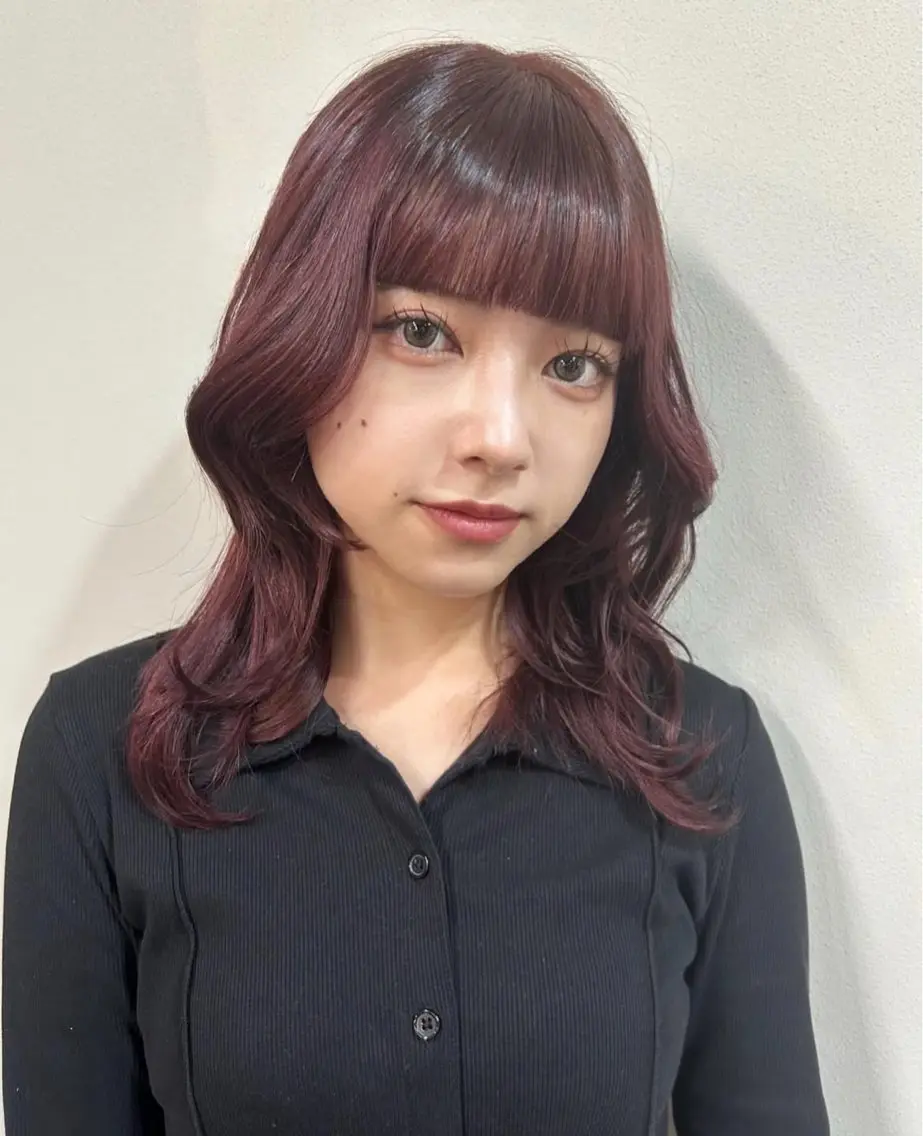 セミロング カラー ボルドーカラー ヘアカラー トリートメント peige 西村ひなりのヘアスタイル