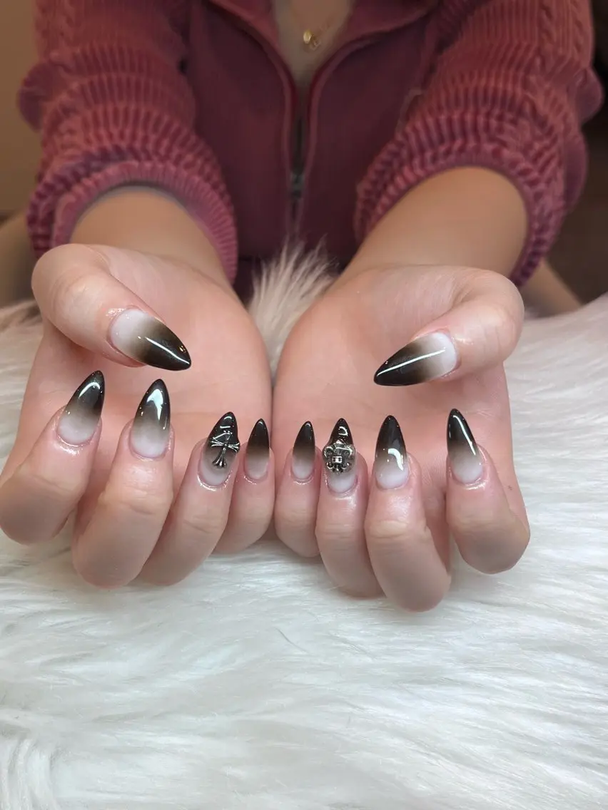 ネイル ボルドー ブラウン チークネイル ドット フットネイル ハンドネイル RUBY Nail 日暮里店のネイルデザイン