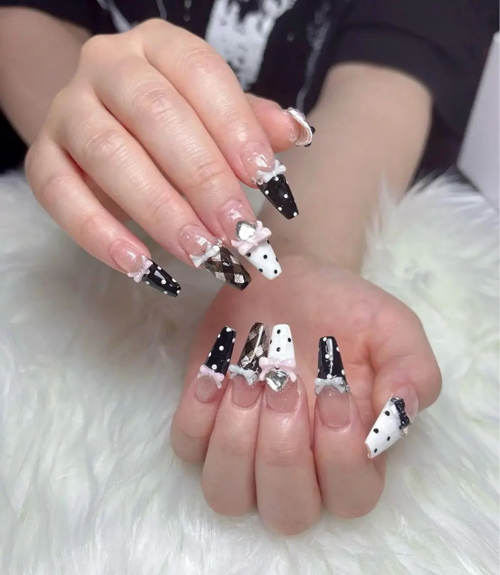ネイル キラキラネイル マグネットネイル ぷっくりネイル 春ネイル ワンホンネイル ハンドネイル Candy Nailのネイルデザイン