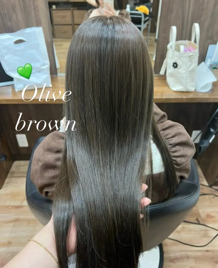 ロング カラー 透明感カラー オリーブカラー カット ヘアカラー 石津 優菜のヘアスタイル