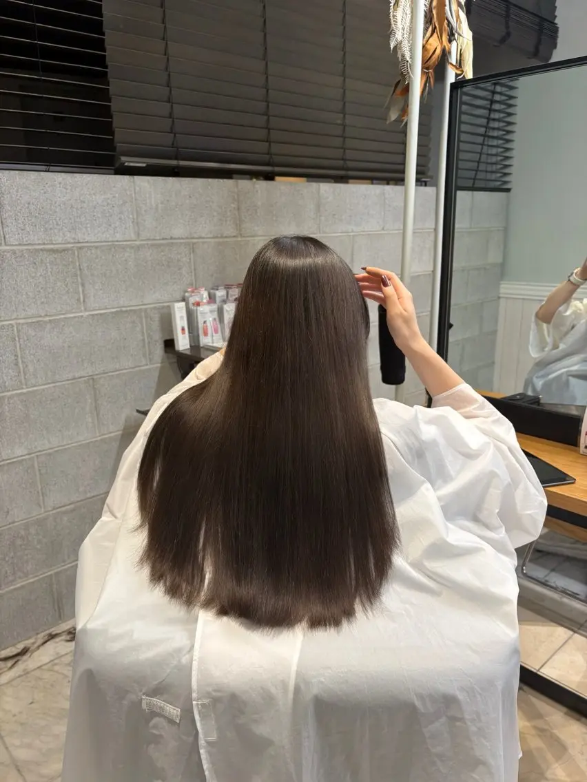 【梅雨にオススメ☂️】カット＋艶カラー＋美還元トリートメント（ヘアポテンツァ）の写真