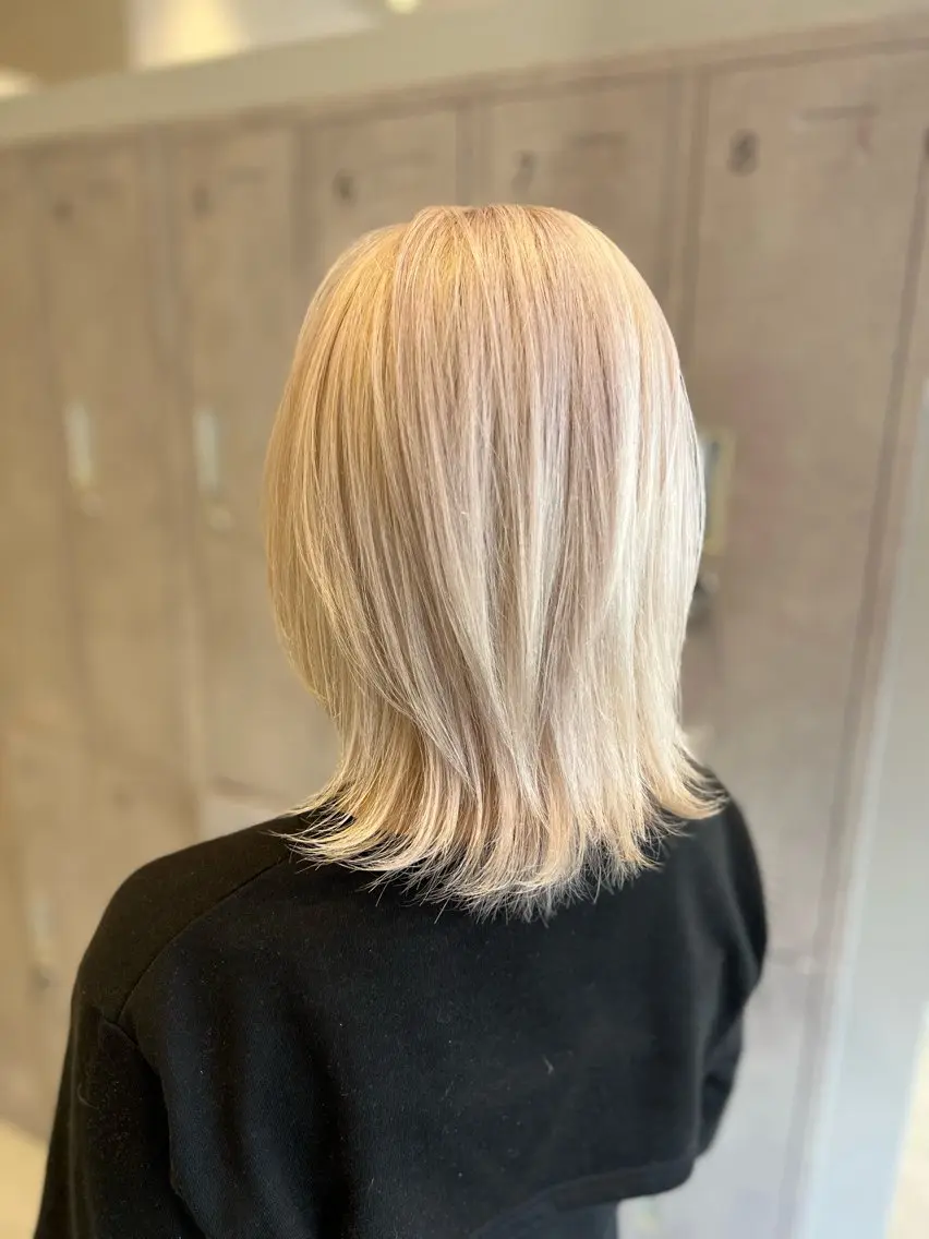ミディアム ヘアカラー 小池 夏美のヘアスタイル