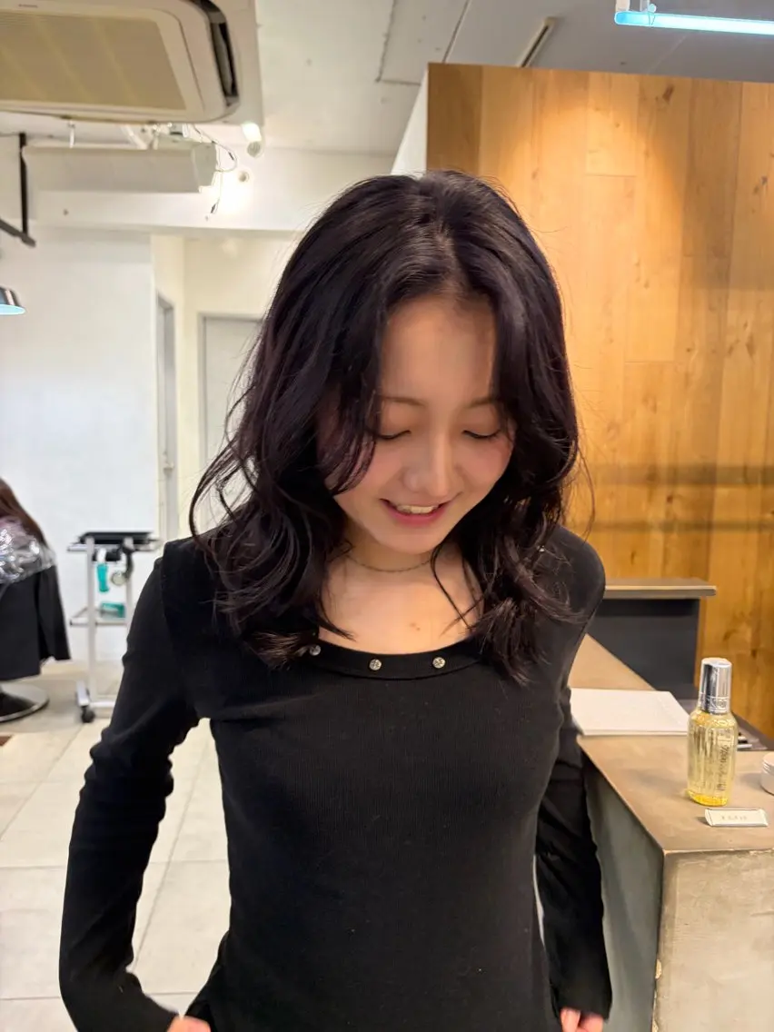 セミロング カラー ミルクティー× グレージュMOMOのヘアスタイル