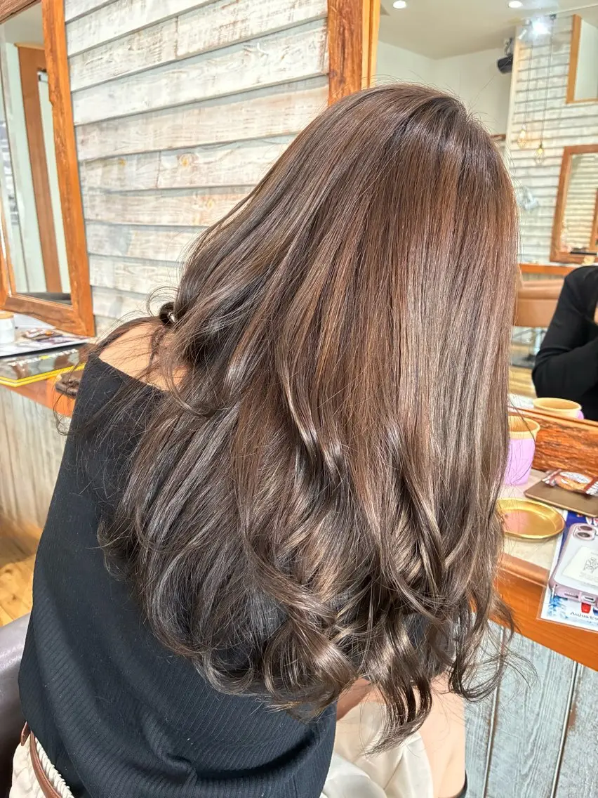 ロング カラー ブリーチ グレージュ ブリーチなしカラー 縮毛矯正 秋田弥生 /縮毛矯正/艶カラーのヘアスタイル