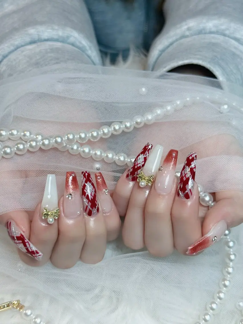 ネイル オーロラネイル ボルドー ブラウン 氷ネイル・うるうるネイル キラキラネイル ハンドネイル Julli NailStudioのネイルデザイン