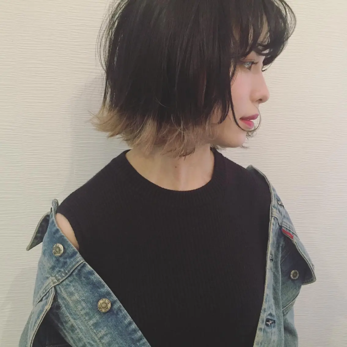 ミディアム カラー 黒髪 ブリーチ ダブルカラー パープルカラー シルバー 池田 真由美のヘアスタイル