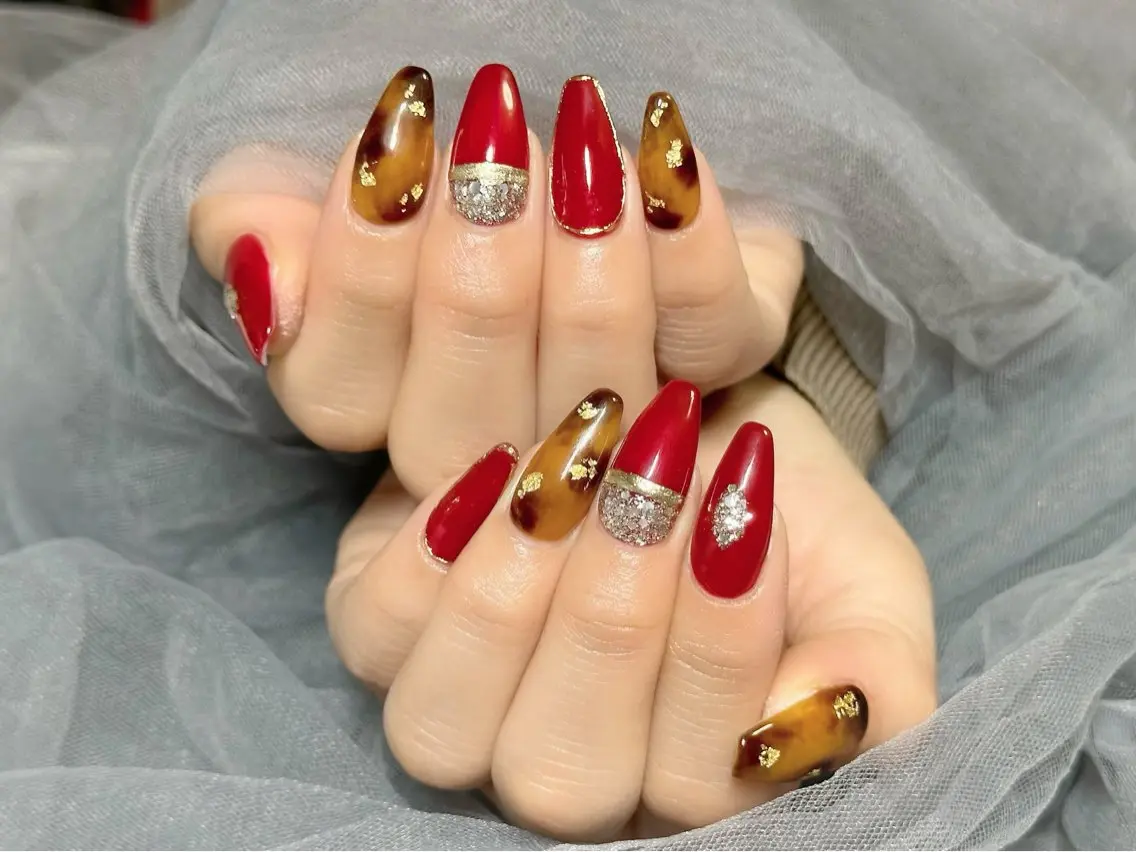 ネイル べっ甲ネイル 赤色 ハンドネイル Nail Salon KURELLYのネイルデザイン