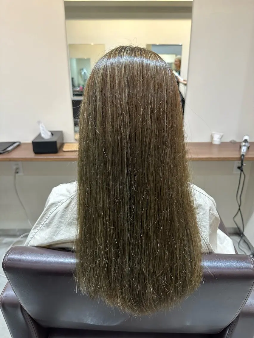 ロング カラー ベージュカラー ハイライトカラー オリーブベージュ ハイライト カット ヘアカラー トリートメント 平日オススメ✨ コスパ&タイパ✨山下のヘアスタイル