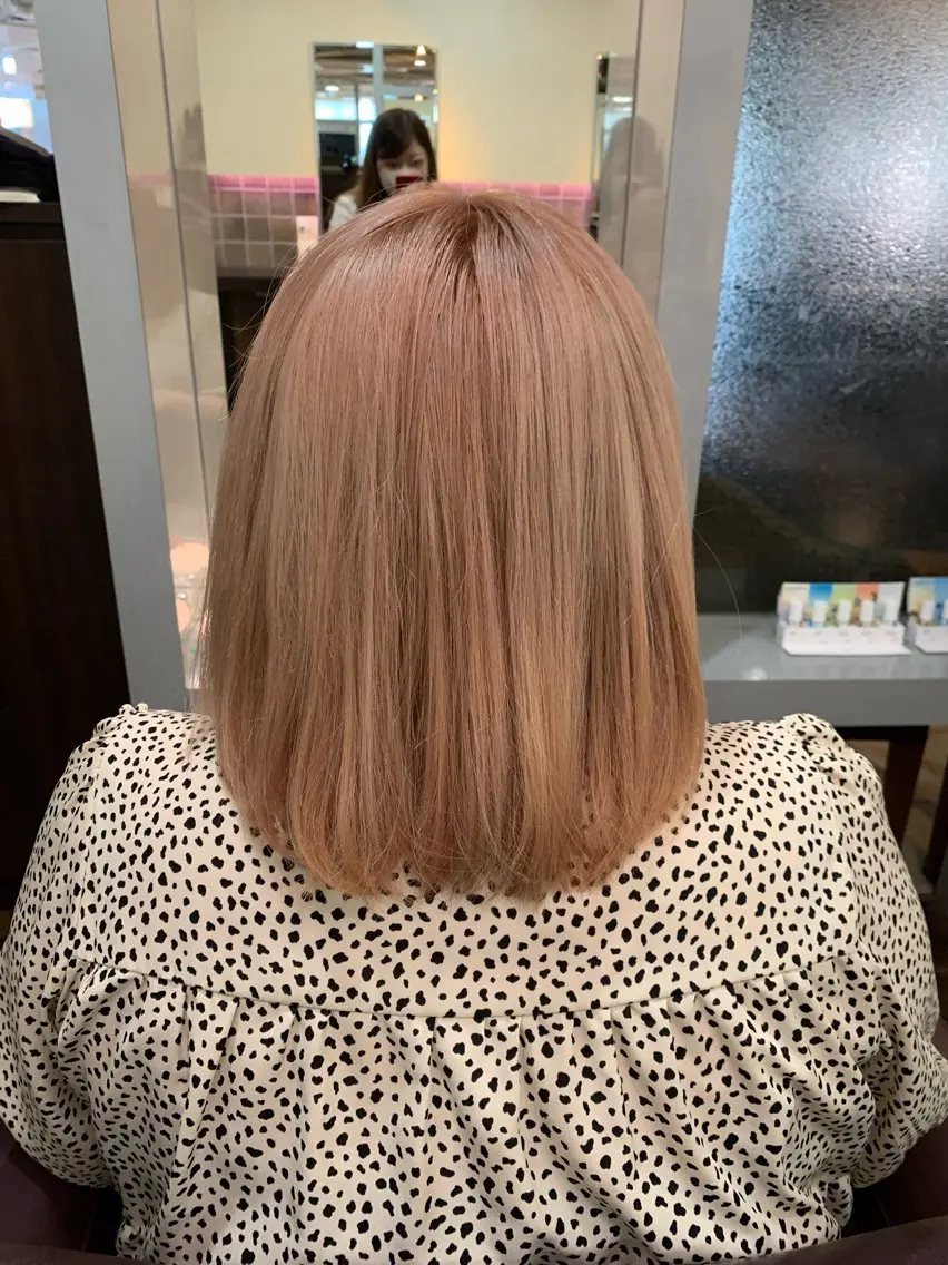 ミディアム カラー 佐藤 舞のヘアスタイル