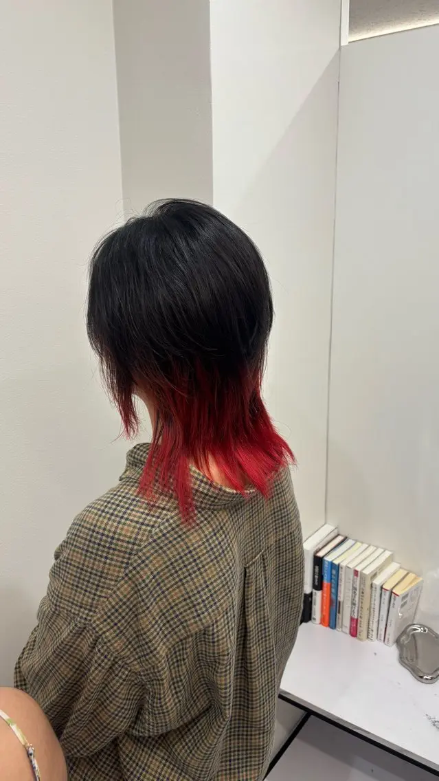 ミディアム カラー ウルフカット カット ヘアカラー The Ect Q'n🍑MOMOのヘアスタイル