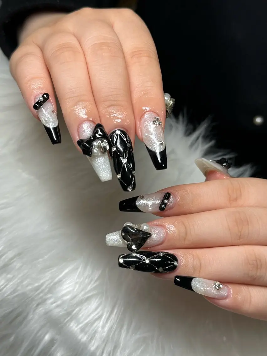 ネイル オーロラネイル フレンチネイル ジェルネイル ハロウィン キラキラネイル H.baby Nail Salonのネイルデザイン