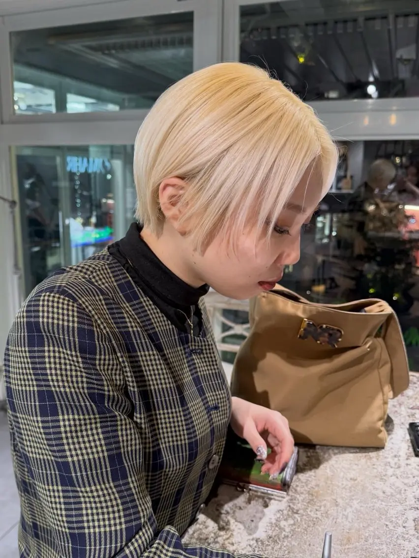 ショート カラー ブロンド カット ヘアカラー RorriM natsuのヘアスタイル
