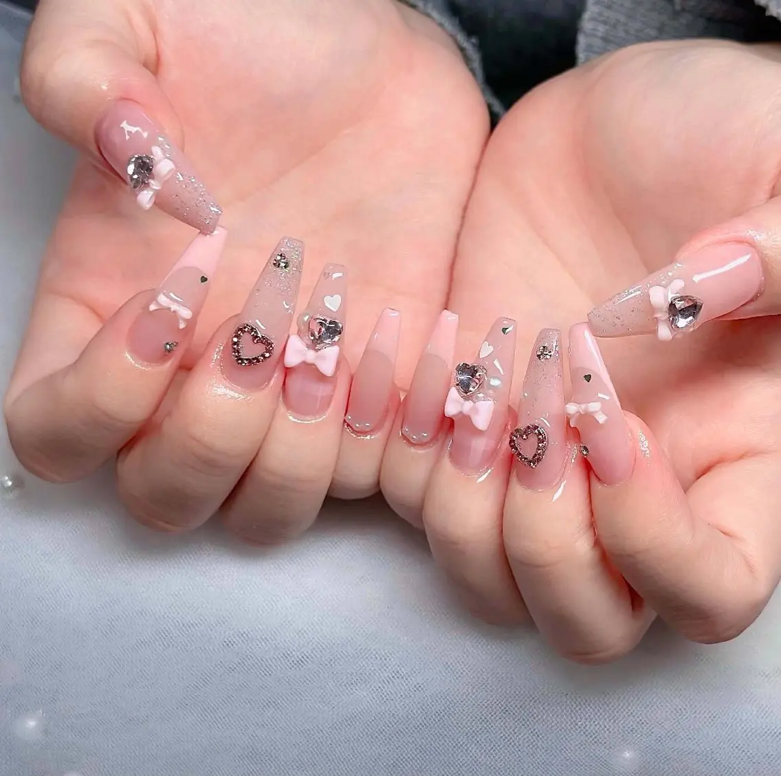 ネイル チークネイル フレンチネイル キラキラネイル 韓国ネイル マグネットネイル ハンドネイル Buruberii hbaby nailのネイルデザイン