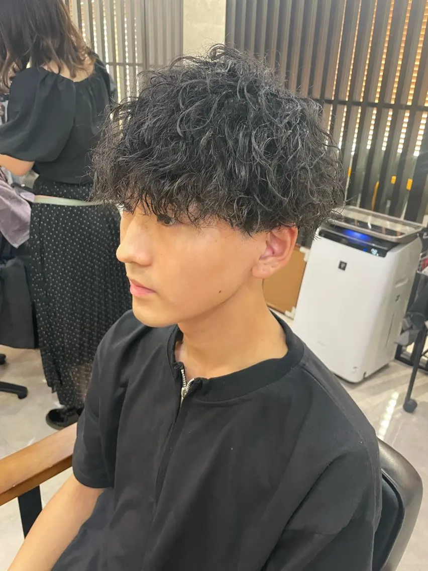 ショート パーマ メンズ 勝毛 広貴のヘアスタイル