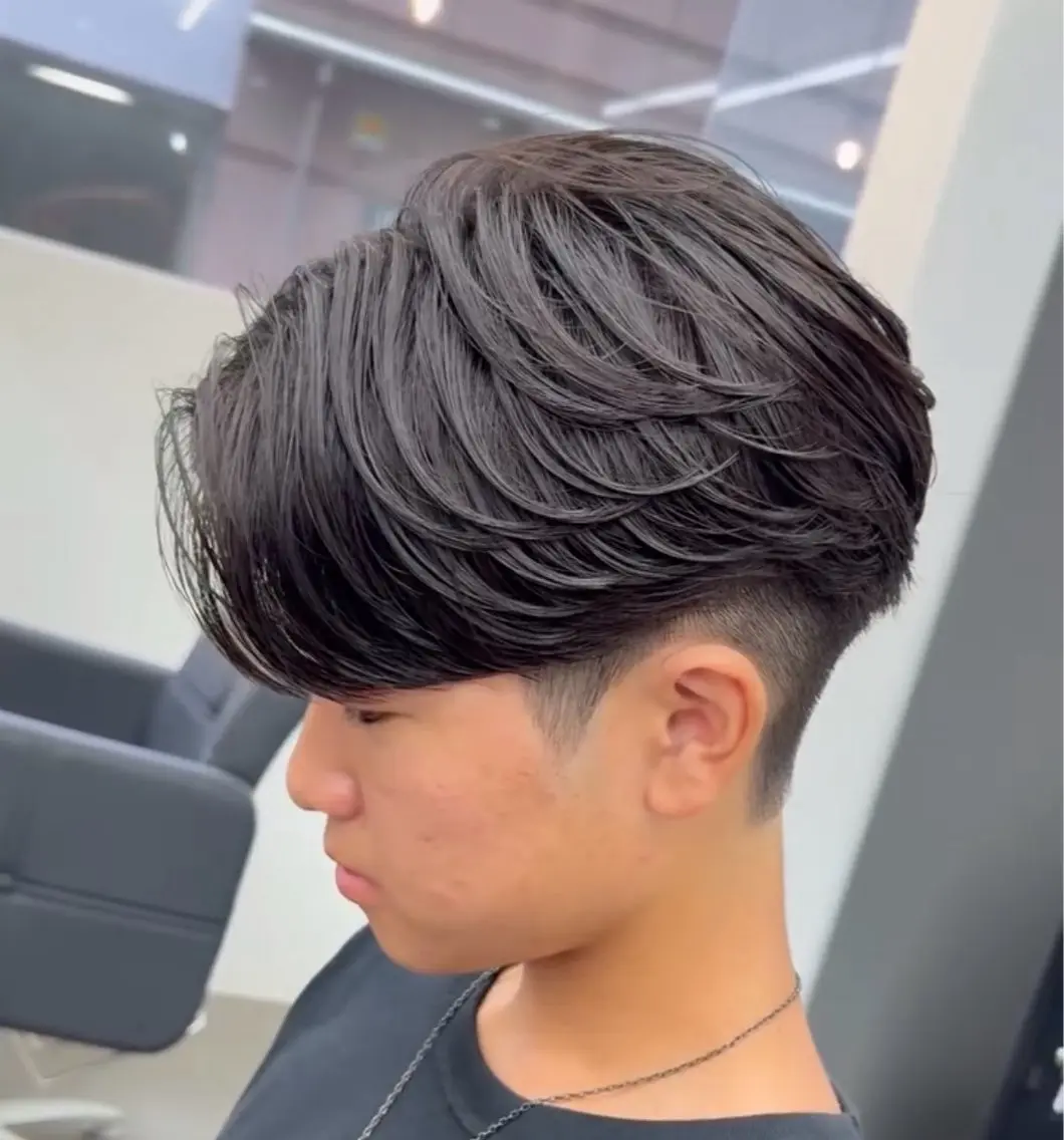 ミディアム パーマ メンズ センターパート パーマ 西川 佑樹のヘアスタイル