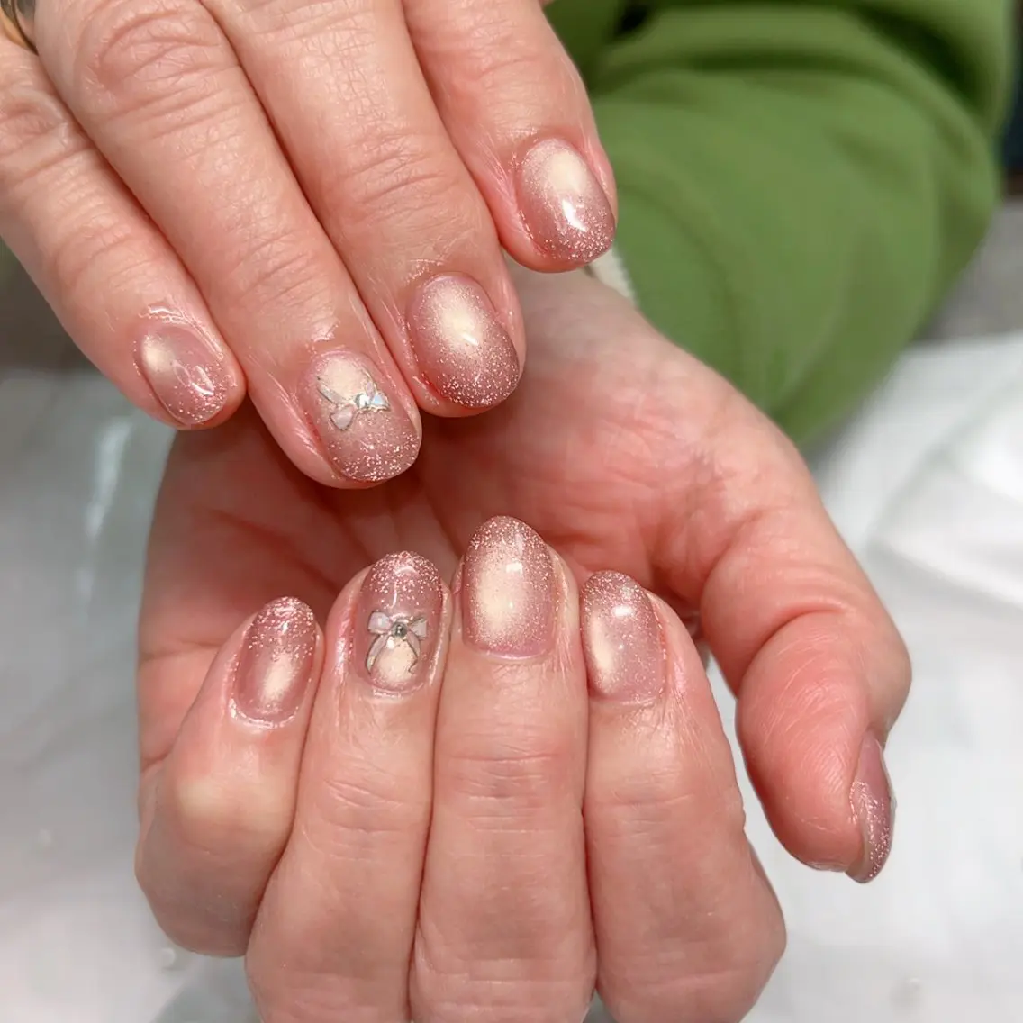 ネイル オーロラネイル ミラーネイル オフィスネイル ワンカラーネイル シンプルネイル ハンドネイル Cute Tips nailのネイルデザイン