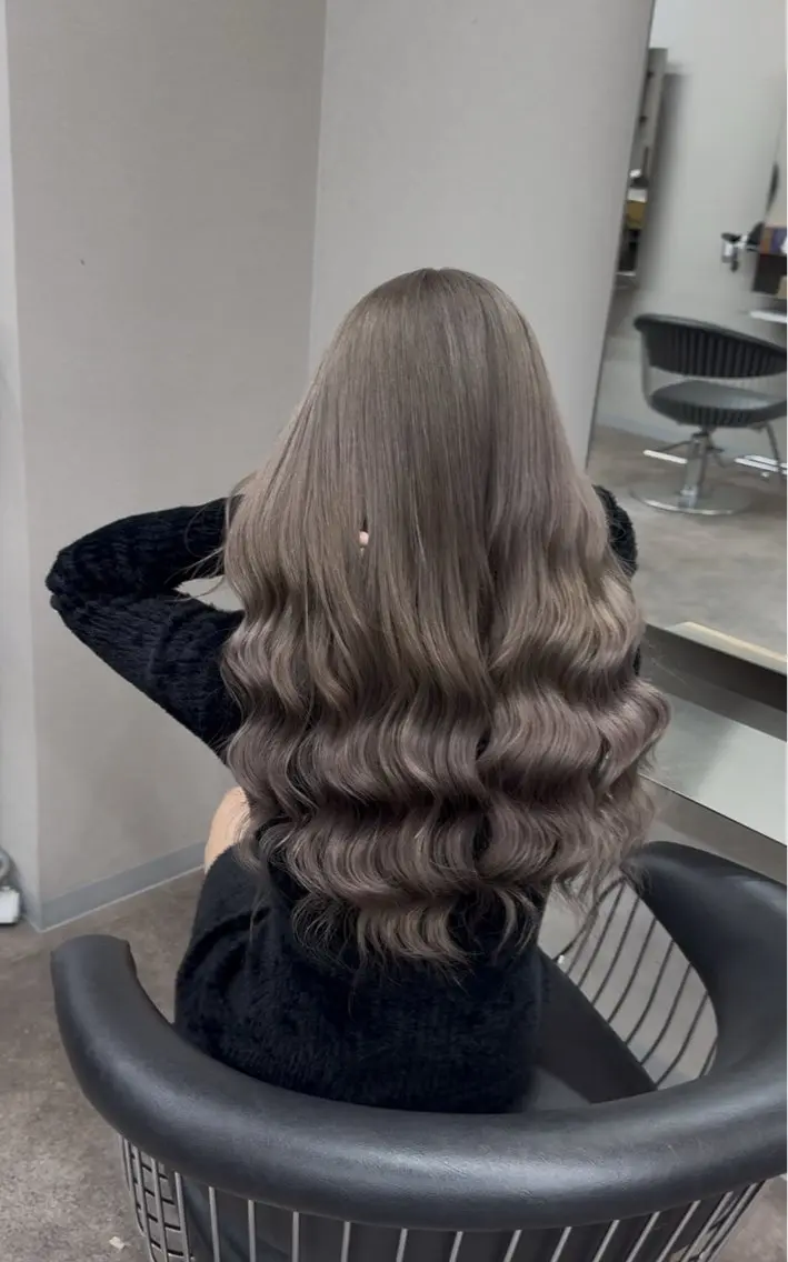 ロング ヘアカラー moremuu 舞桜🤍🫧のヘアスタイル