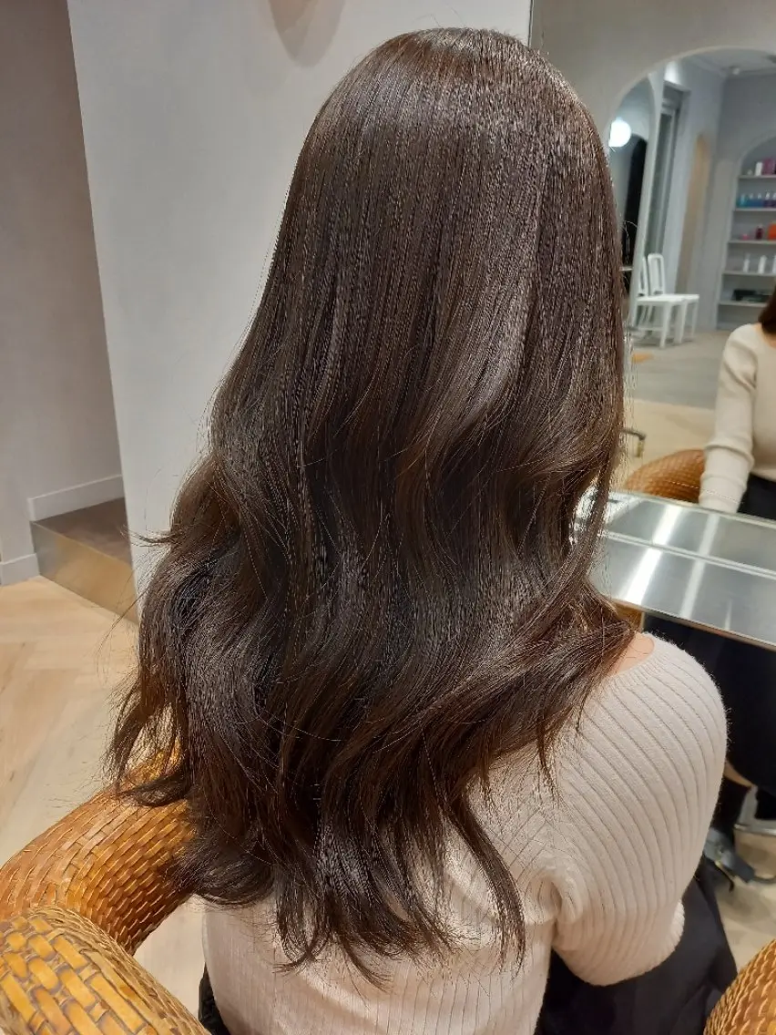 カラー ロング ヒジオカ リナのヘアスタイル