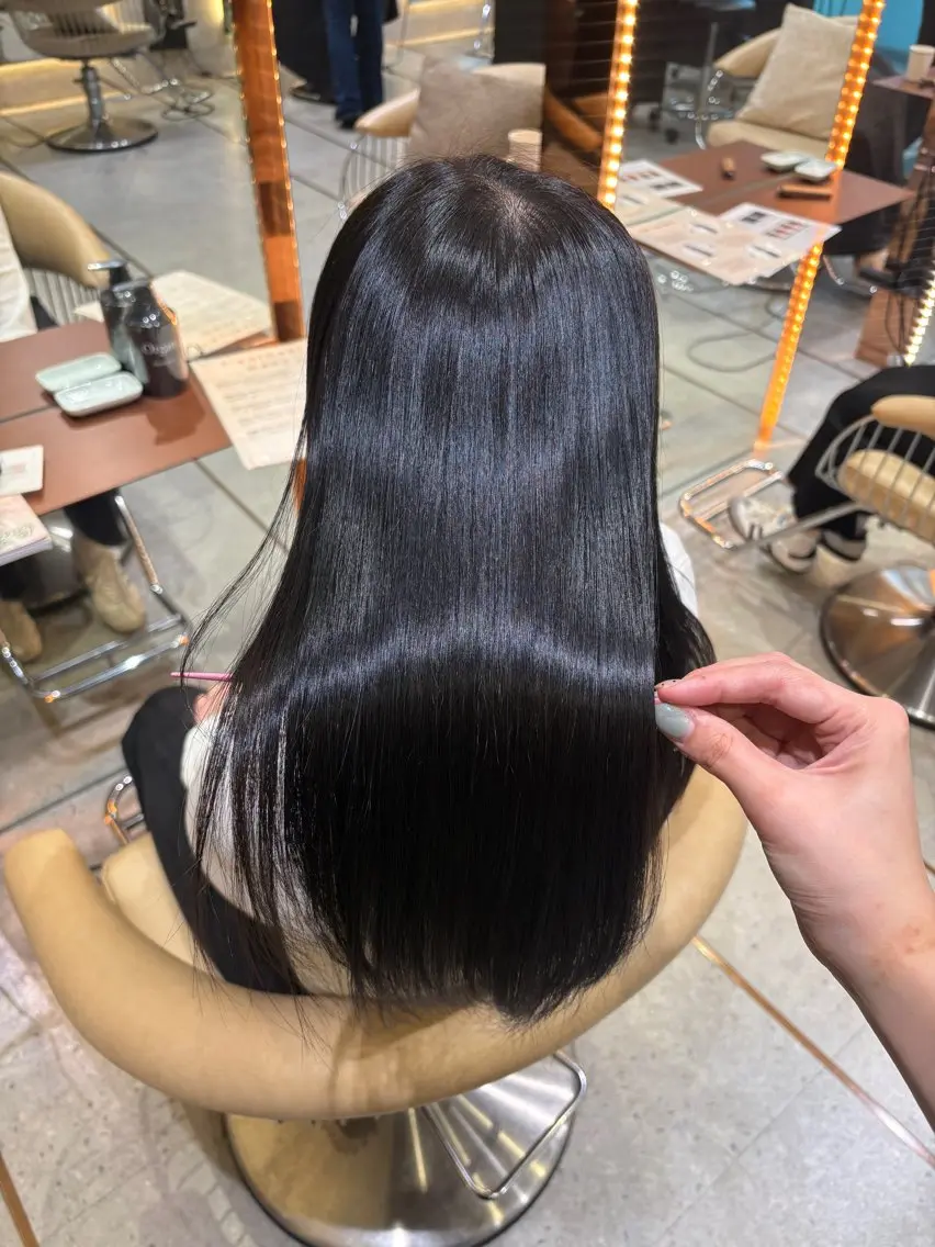 セミロング カラー ベージュカラー ブラウンカラー 透明感カラー マロンブラウン オリーブベージュ カット ヘアカラー 縮毛矯正 トリートメント 柔らかい縮毛矯正 Yu🫧銀座🩶のヘアスタイル