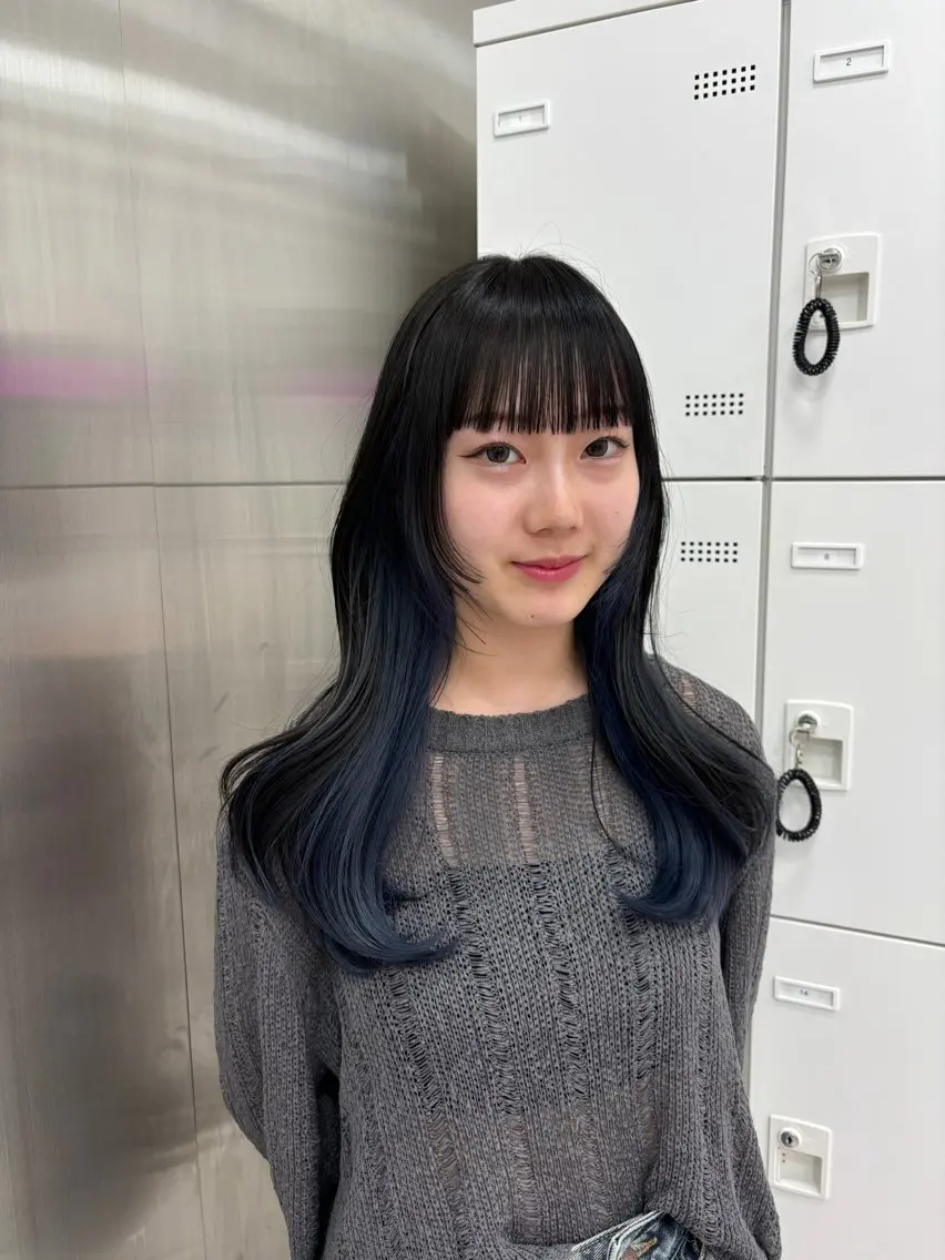 ロング カラー 抜け感レイヤー︴ ニュアンスカラーのヘアスタイル