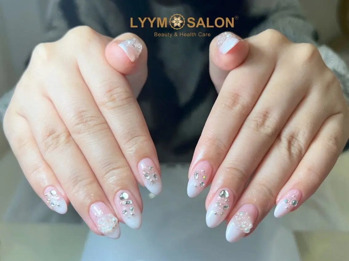 ネイル アートネイル 長さ出し フレンチネイル グラデーション 韓国ネイル ハンドネイル LYYM Salonのネイルデザイン