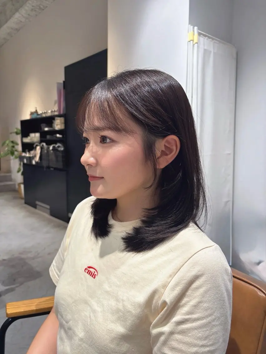 ミディアム ミディアムレイヤー レイヤーカット カット 広瀬 帆々乃のヘアスタイル