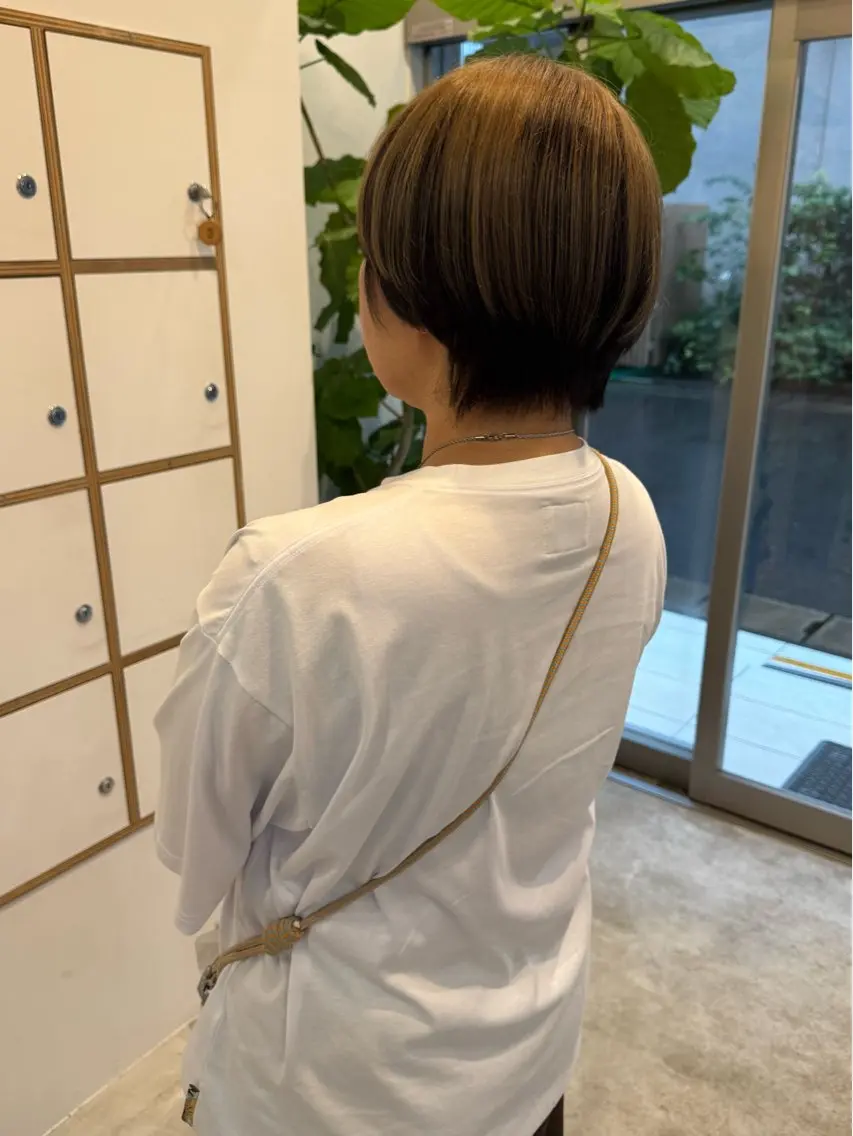 カラー 茅根 葵のヘアスタイル
