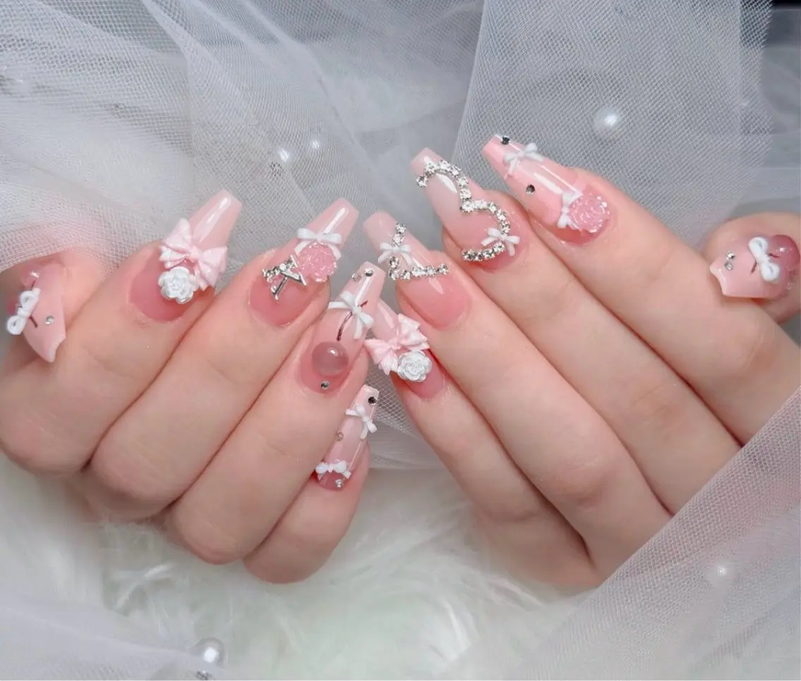 ネイル アートネイル ボルドー フレンチネイル ジェルネイル 氷ネイル・うるうるネイル ハンドネイル Julie NailSalonのネイルデザイン