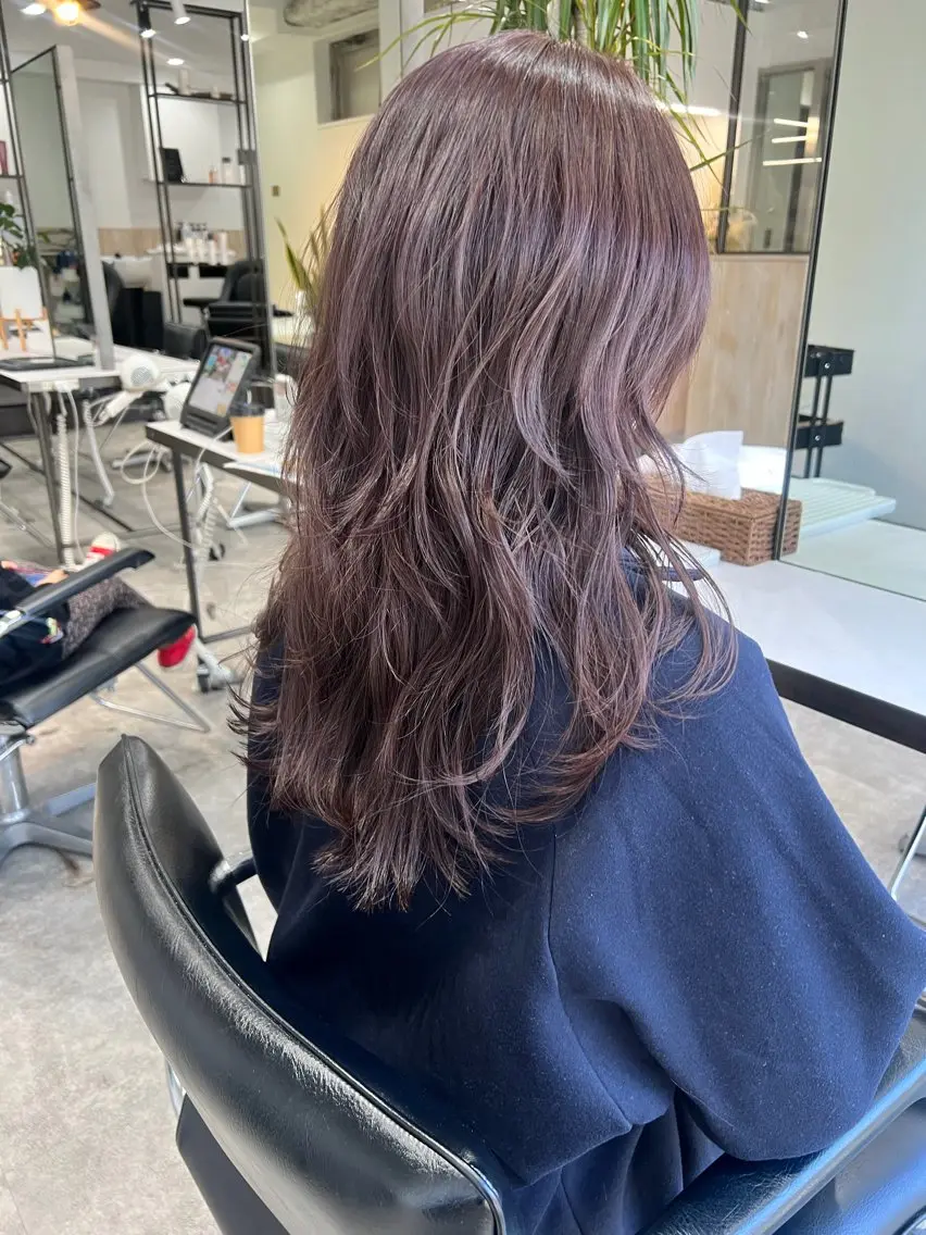 ロング カラー Aika LA.MIUのヘアスタイル