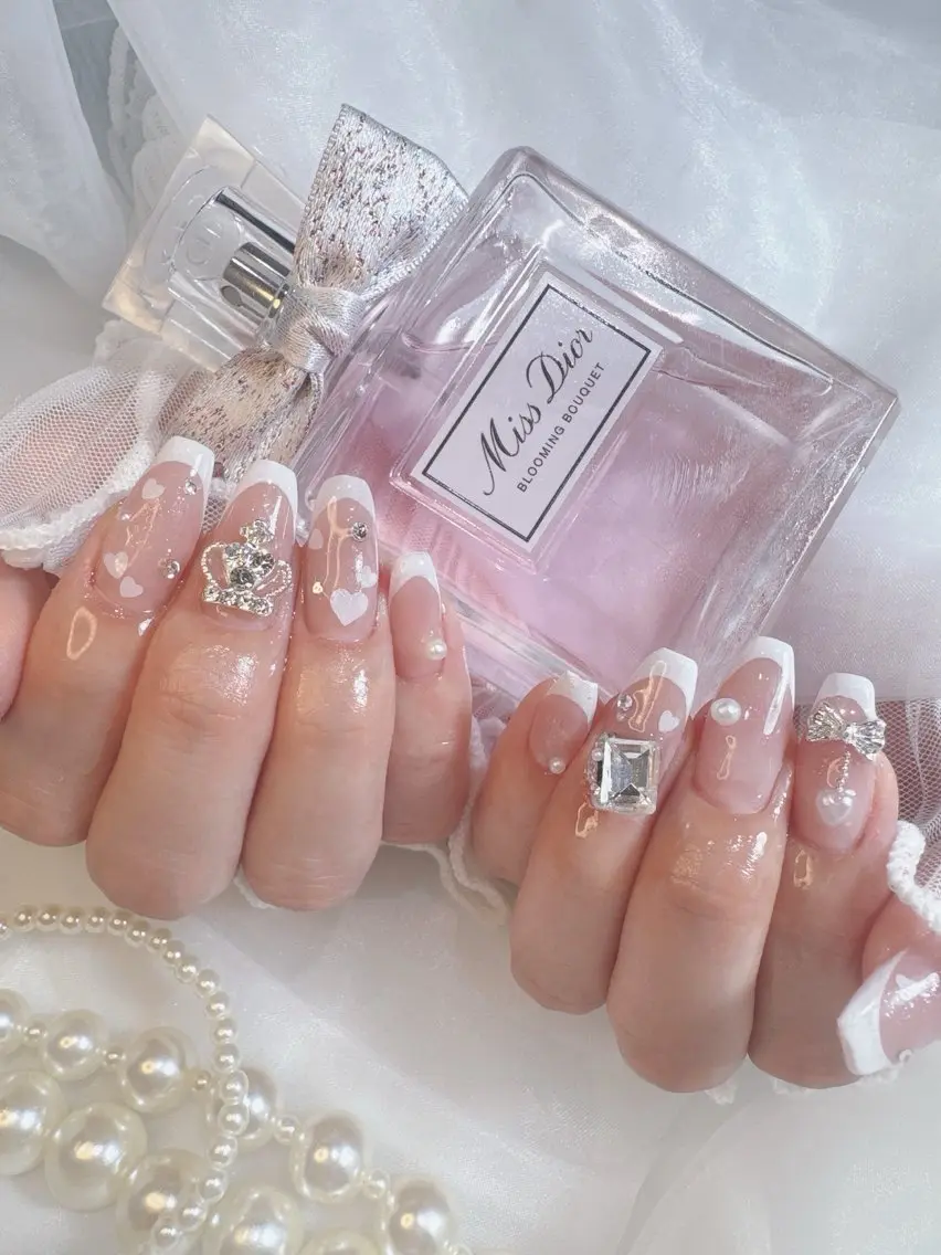 ネイル アートネイル 長さ出し フレンチネイル ガーリー ワンホンネイル ハンドネイル Anela🪞アネラ 久屋大通🫧EMIのネイルデザイン