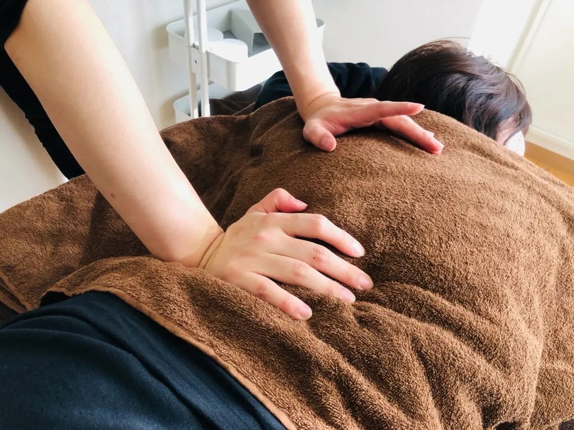 【姿勢を根本から整えたい方へ】全身姿勢矯正+ヘッドケア 40分|巻き肩・猫背・骨盤歪み・O脚改善の写真