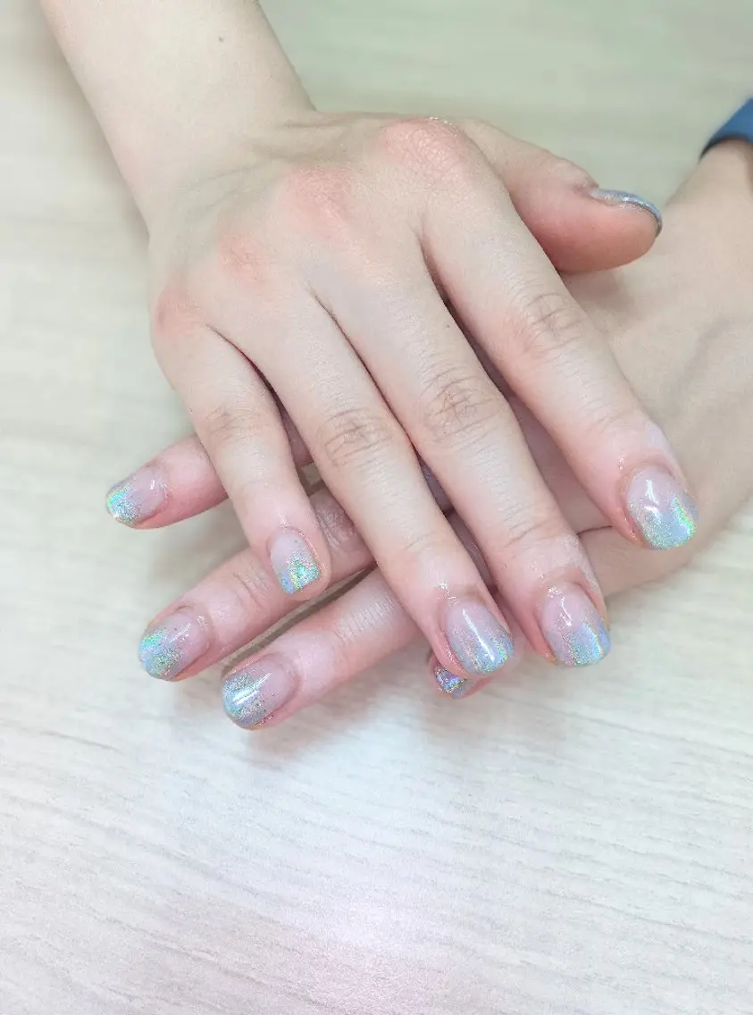 🟥グラデーションミラーネイル 金色or銀色 (オフあり)の写真