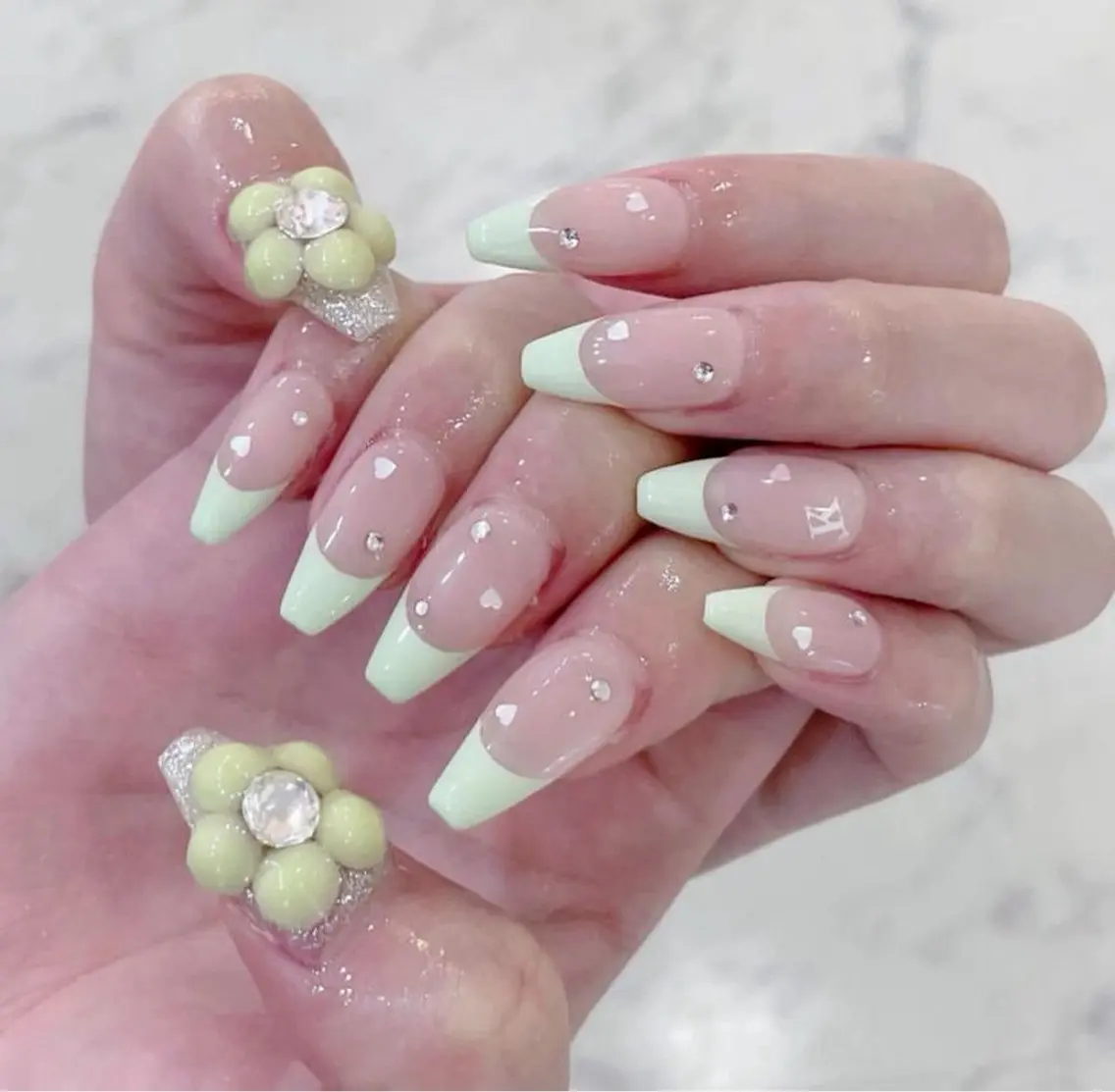 ネイル マグネットネイル ミラーネイル ピンク ネイルチップ 冬ネイル Lee Nailsのネイルデザイン
