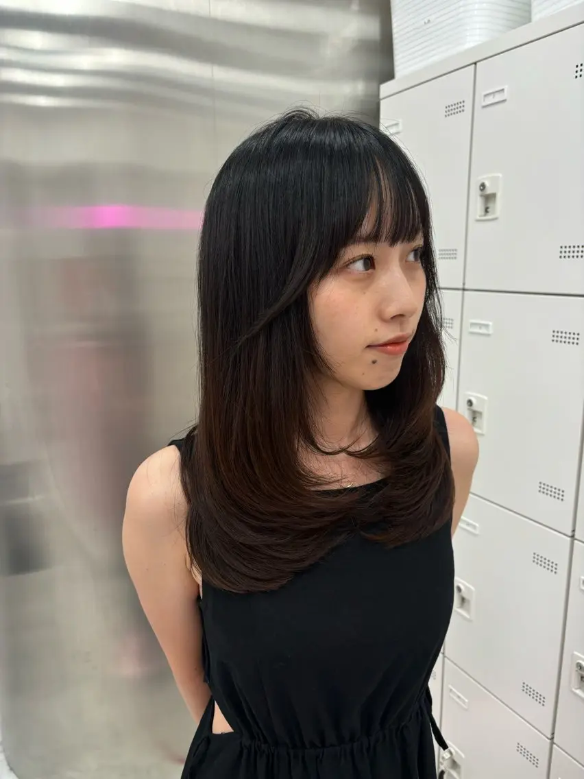 ミディアム カラー 抜け感レイヤー︴ ニュアンスカラーのヘアスタイル