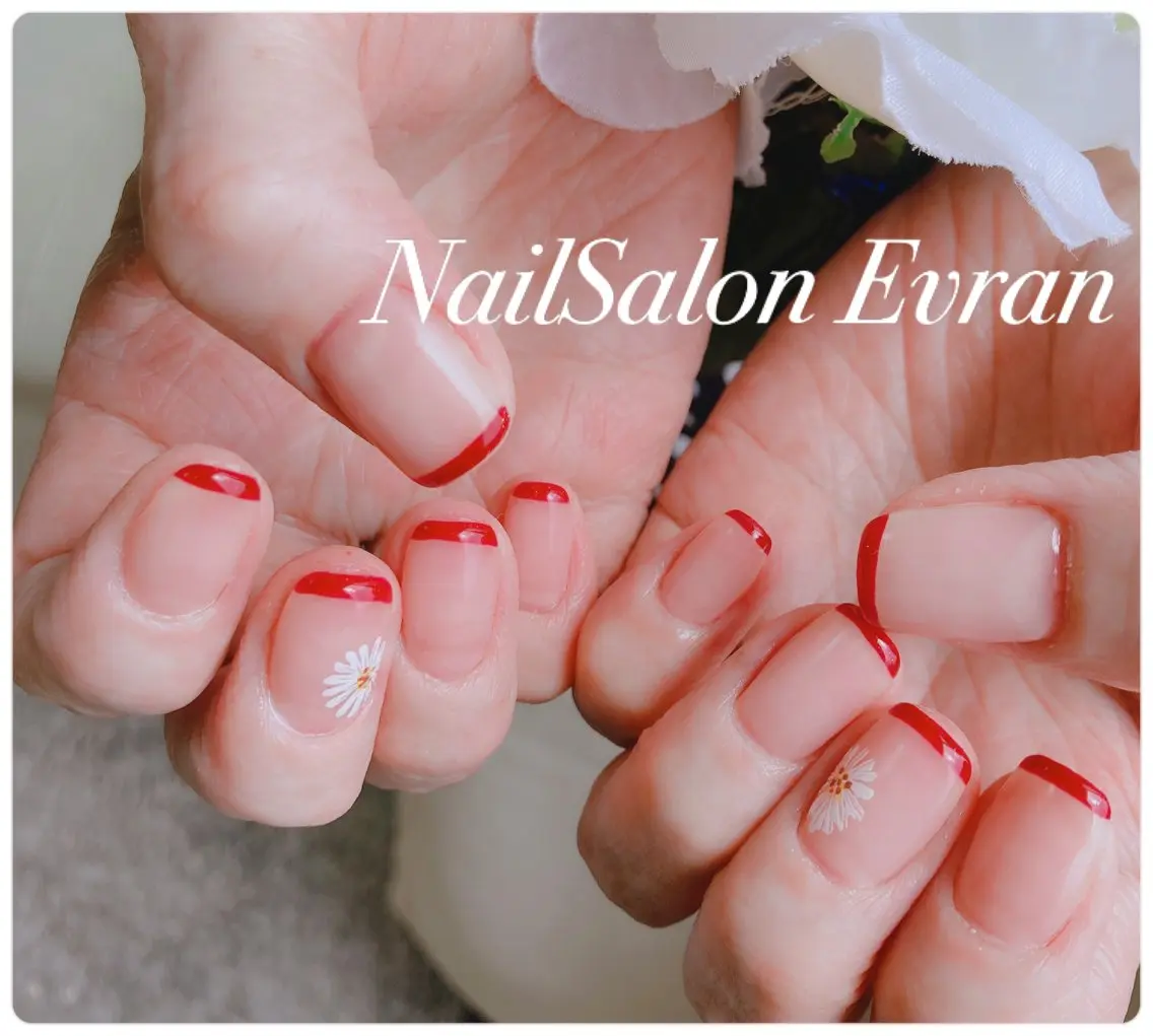 ネイル アートネイル フレンチネイル マグネットネイル 持ち込み ニュアンスネイル Nail salon Evranのネイルデザイン