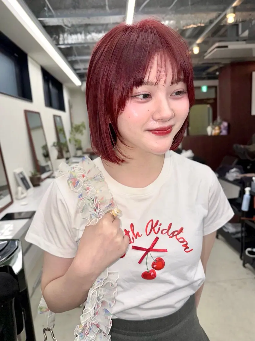 ショート カラー ブリーチ ボルドーカラー レッドカラー ボブ カット ヘアカラー トリートメント Kaito🐶 /デザイン/レイヤーのヘアスタイル