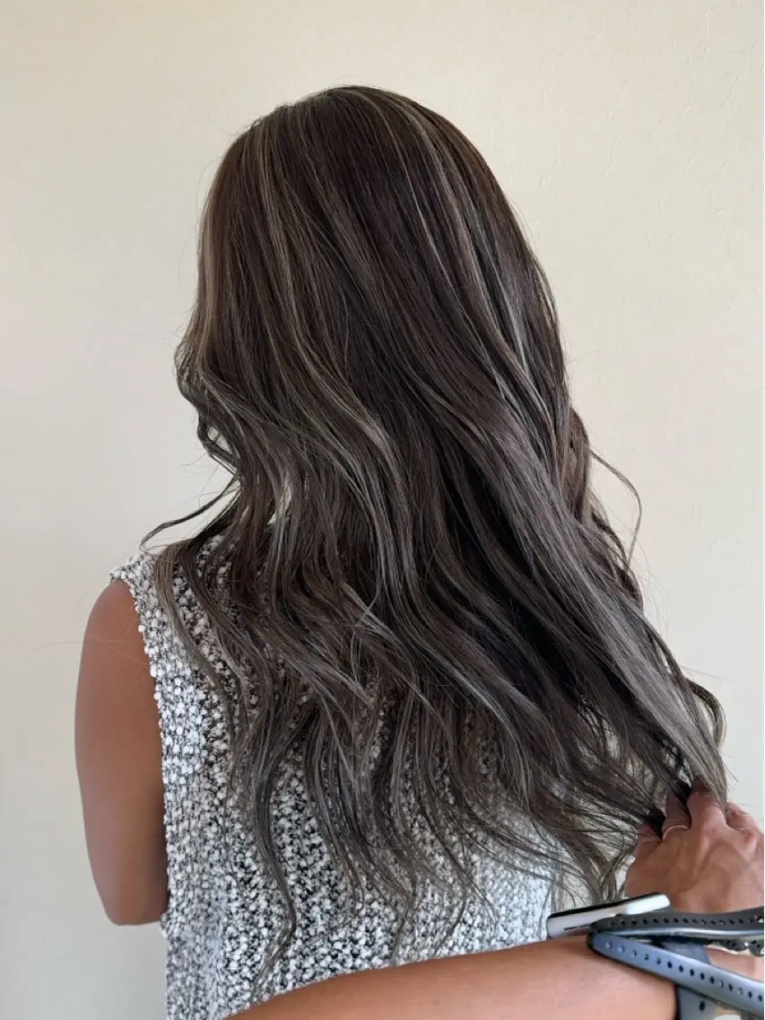 ロング カラー グレージュ ハイライトカラー ハイライト カット ヘアカラー トリートメント ハイライトカラー✨ グレージュ✨鎌倉光洋のヘアスタイル