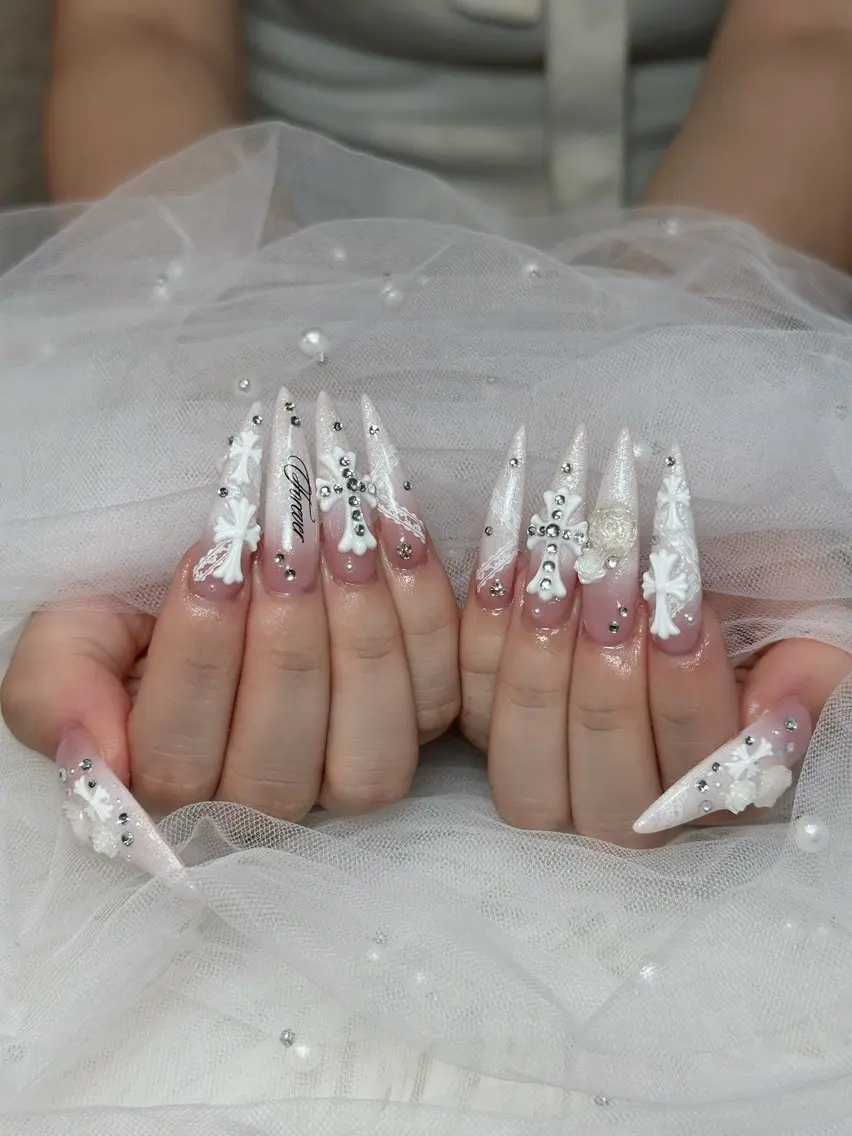 ネイル チークネイル ドット フレンチネイル グラデーション ハート ハンドネイル Julli NailStudioのネイルデザイン