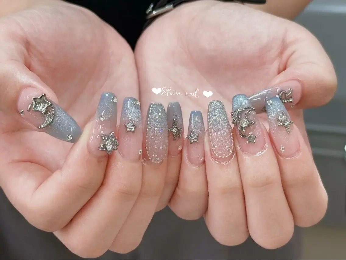 ネイル オーロラネイル チークネイル フットネイル フレンチネイル ガラスフレンチ ハンドネイル shine 🎀 長さ出し専門のネイルデザイン