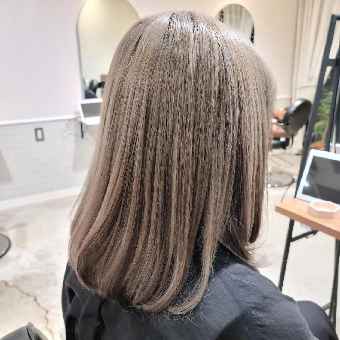 ミディアム カラー ブリーチ 赤松 摩美のヘアスタイル